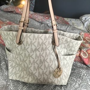 Michael Kors Jet Set Tote
